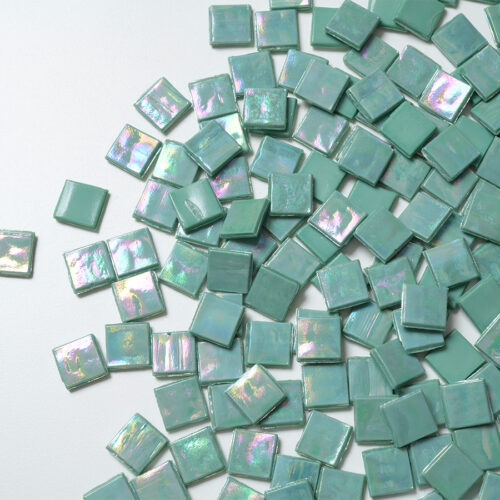 Mosaikshop Schweiz - Mosaiksteine| Perlglas - irisée - opak - mittelgrün - 15x15mm |  EO32-15
