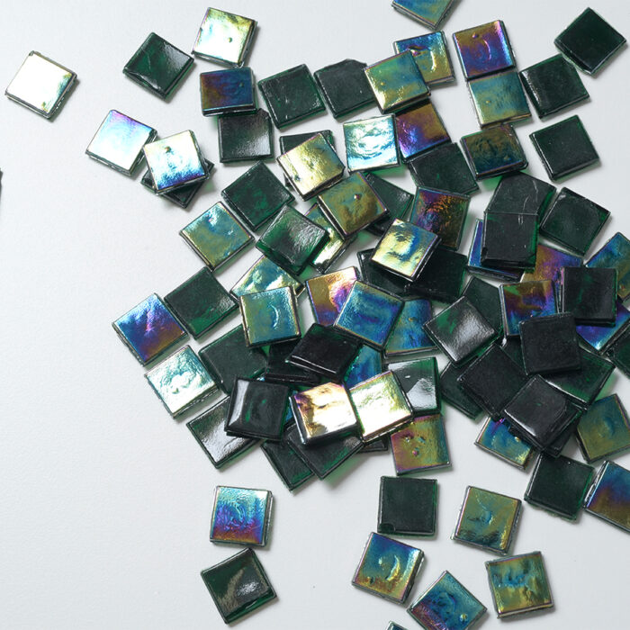 Mosaikshop Schweiz - Mosaiksteine| Perlglas - irisée - transparent - dunkelgrün - 15x15mm |  ET33-15