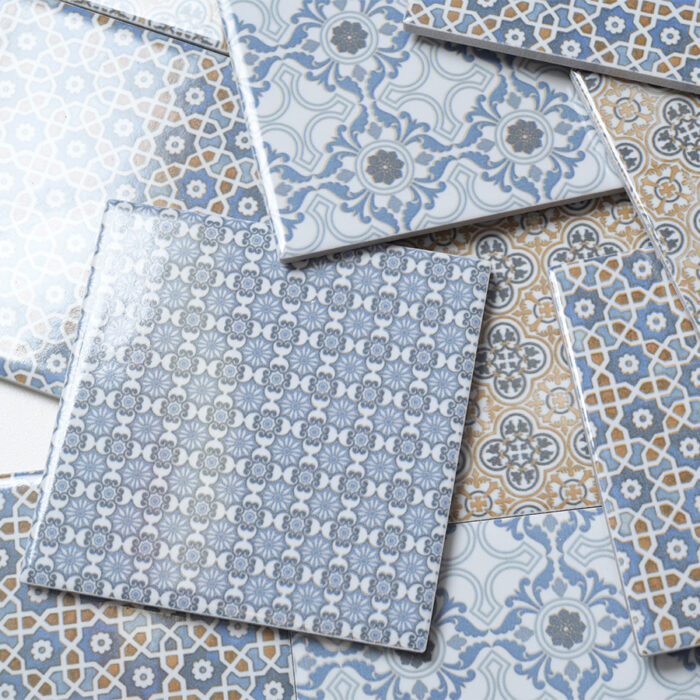 Mosaikshop Schweiz - Mosaiksteine| Keramikplättli glanz - beige-blau-grau - 4er Set assortiert - ca. 9.5cm |  KP10